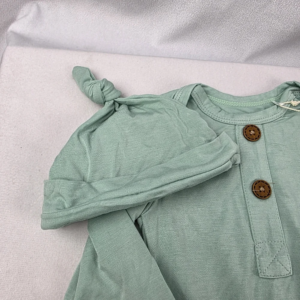 NWT & NWOT Set Of 3 Bamboo Bodysuit, Romper & Sleep Sack‎ NB 0-3 Months